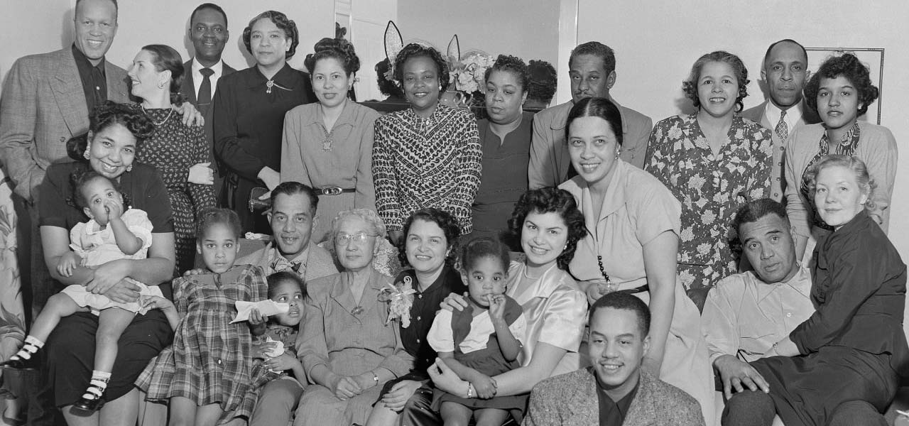 Black and white photo of a large family with many generations present.