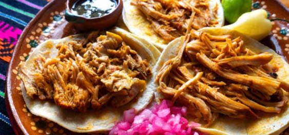 Platter of cochinita pibil.