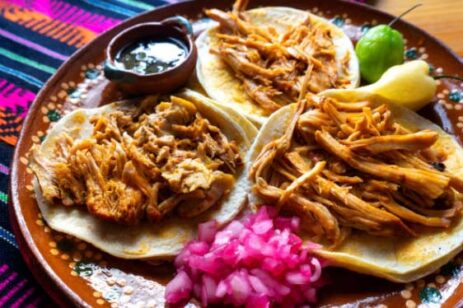 Platter of cochinita pibil.