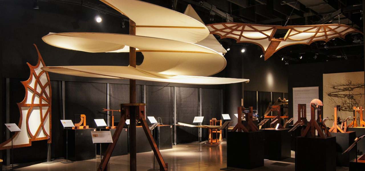 Museum display of Da Vinci inventions replicas.