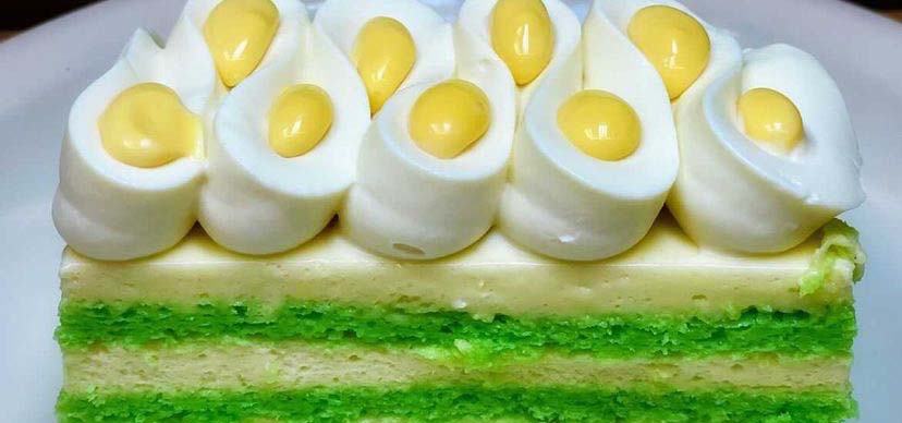 Layer cake that looks like Calla lillies.