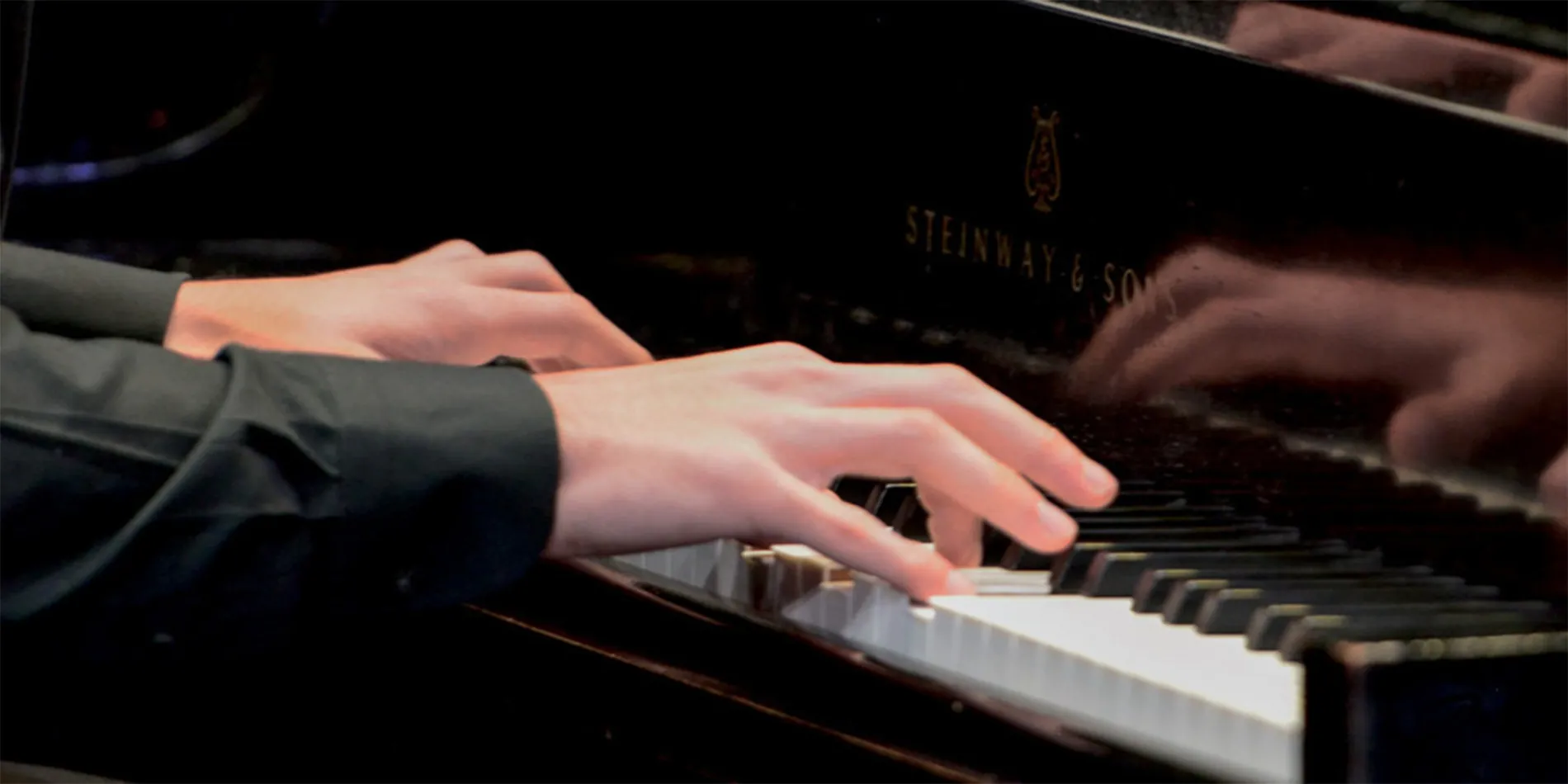 hands playing piano