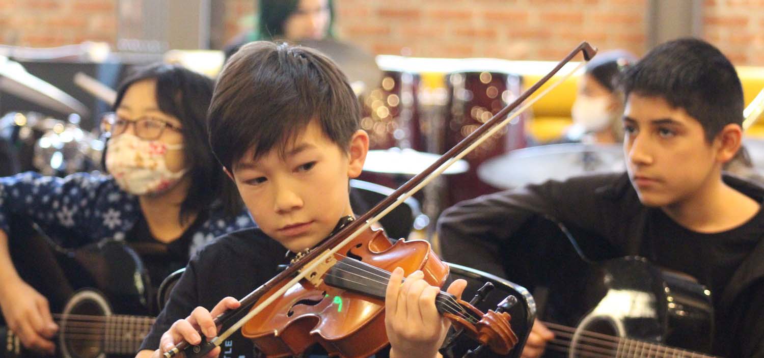 Kids playing instruments.