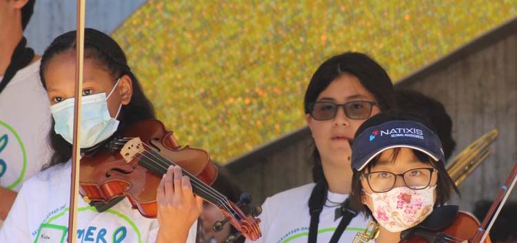 Kids playing instruments.