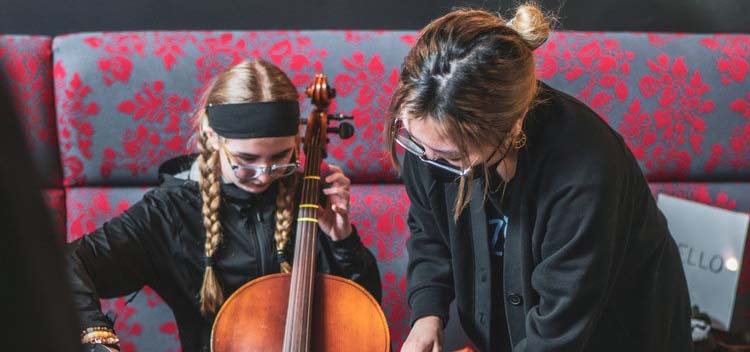 Kids playing instruments.