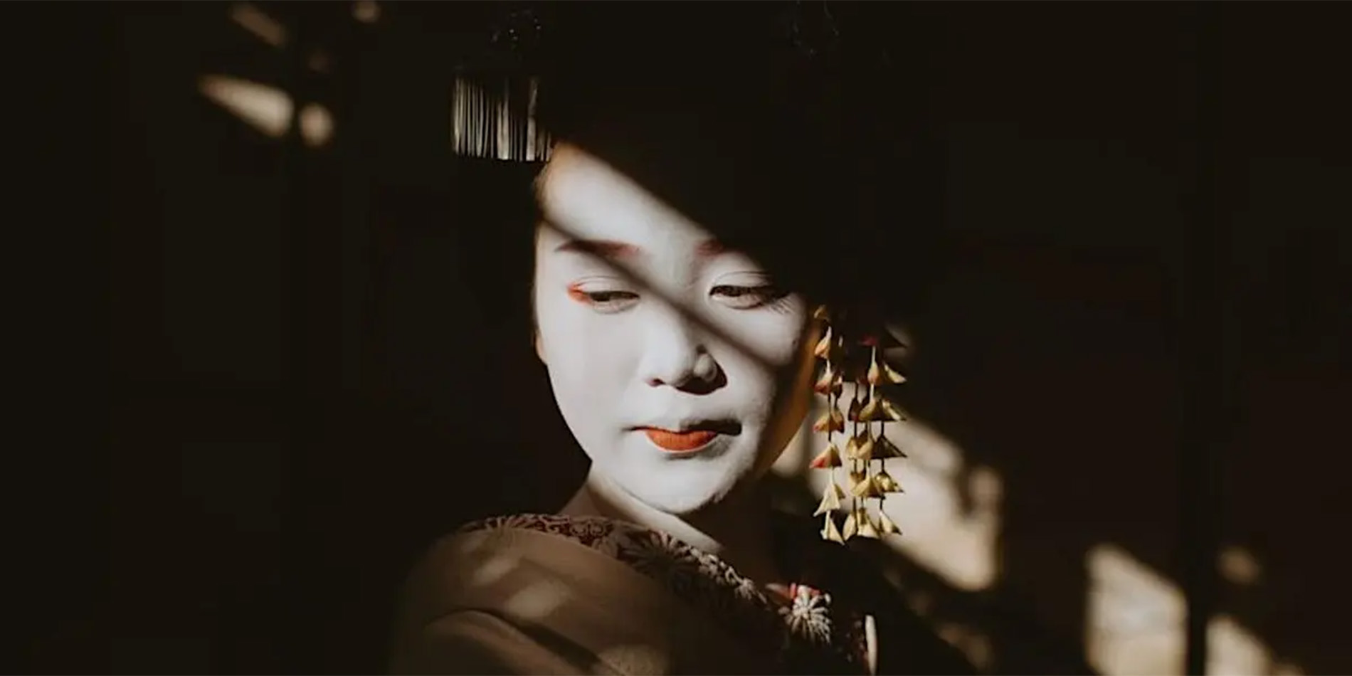 geisha in shadows