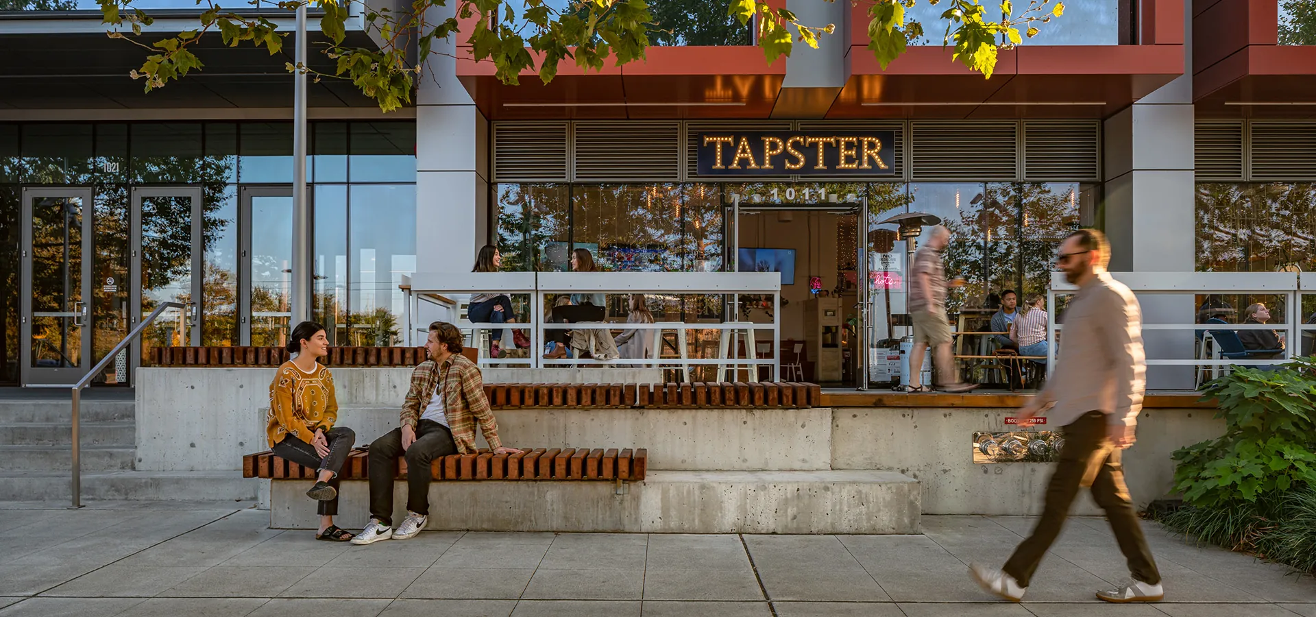 Tapster entrance with people