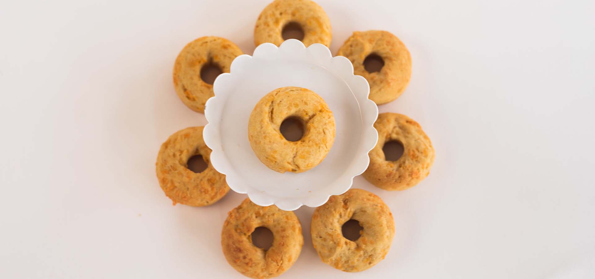 Dog treats that look like donuts on a platter